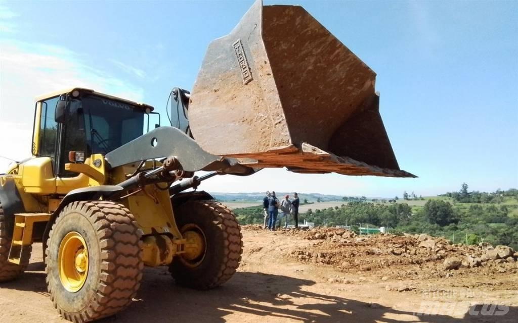 Volvo L 90 F لوادر بعجل