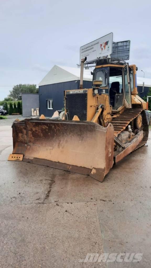 CAT D 6 M XL بلدوزرات مجنزرة