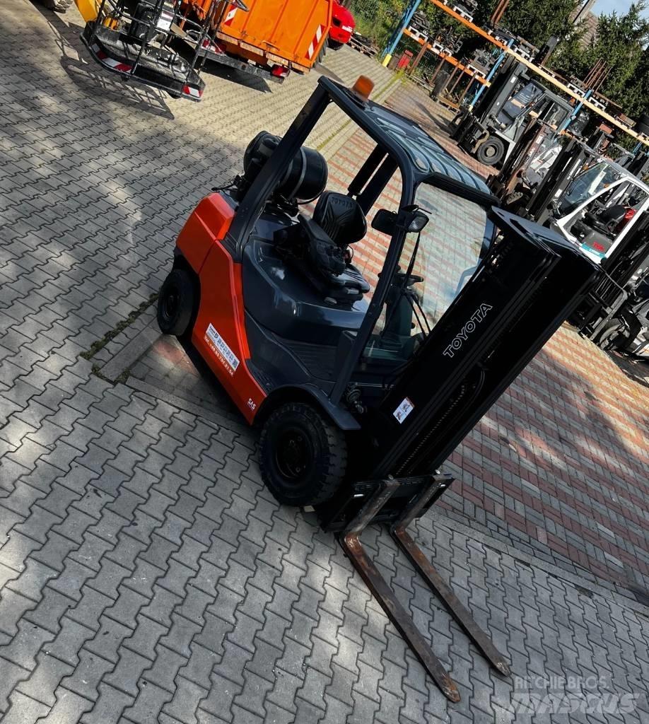 Toyota 02-8 FG F 25 شاحنات LPG