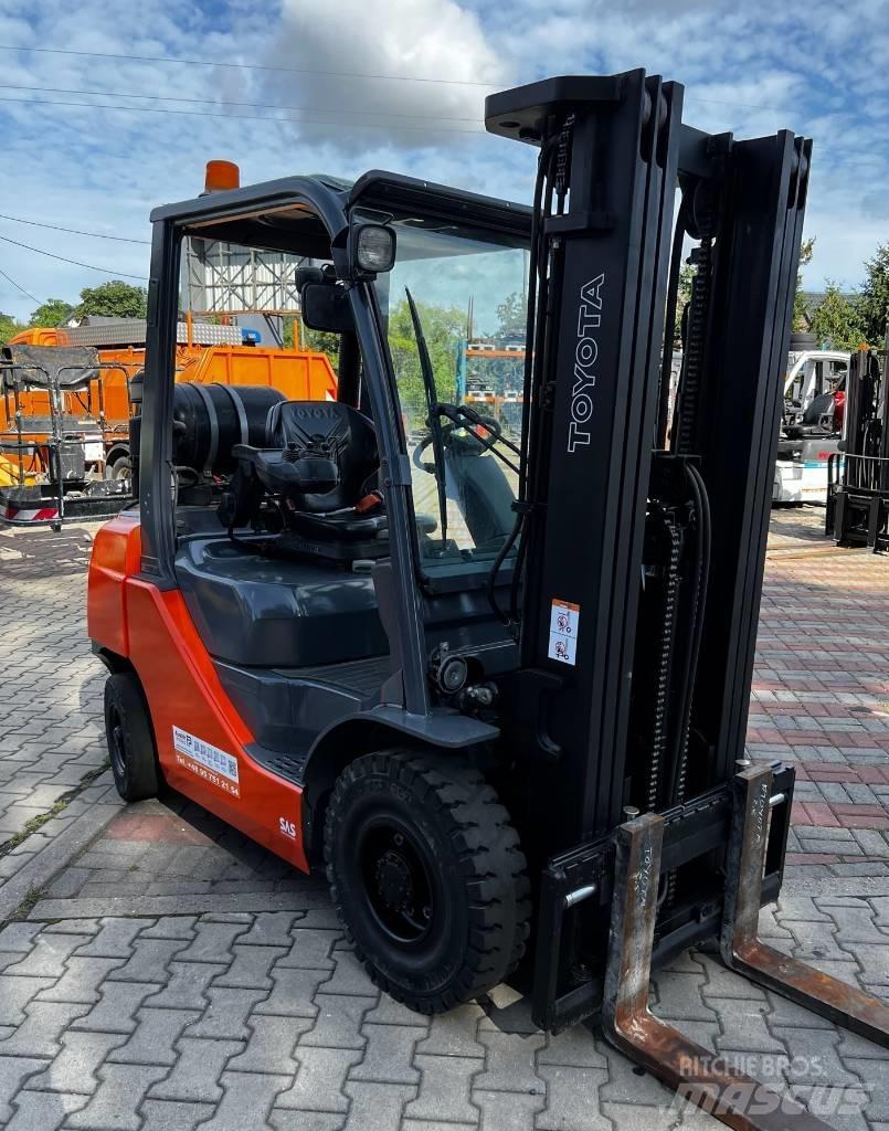 Toyota 02-8 FG F 25 شاحنات LPG