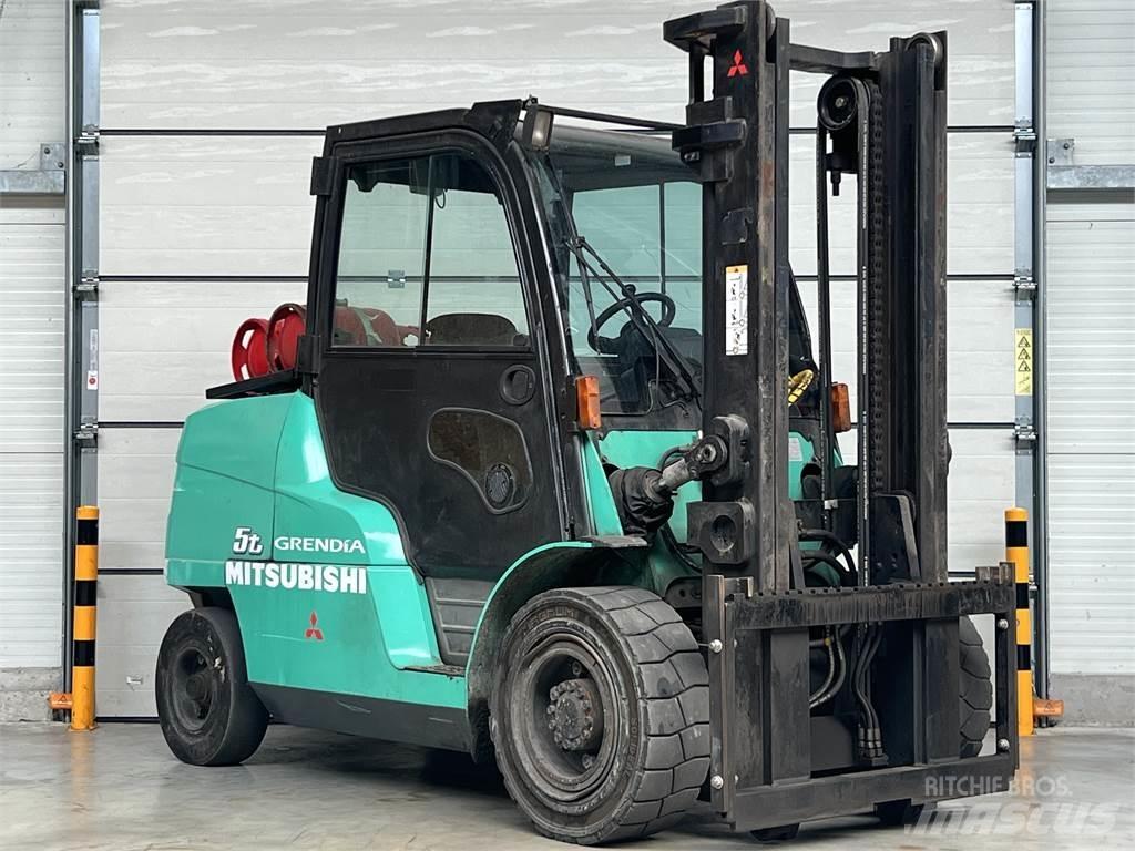 Mitsubishi FG 55 N شاحنات LPG