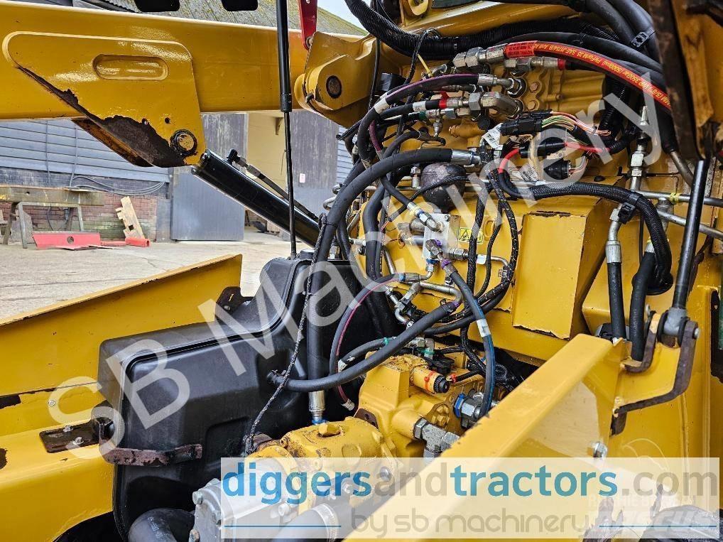 CAT 257 D لوادر انزلاقية التوجيه