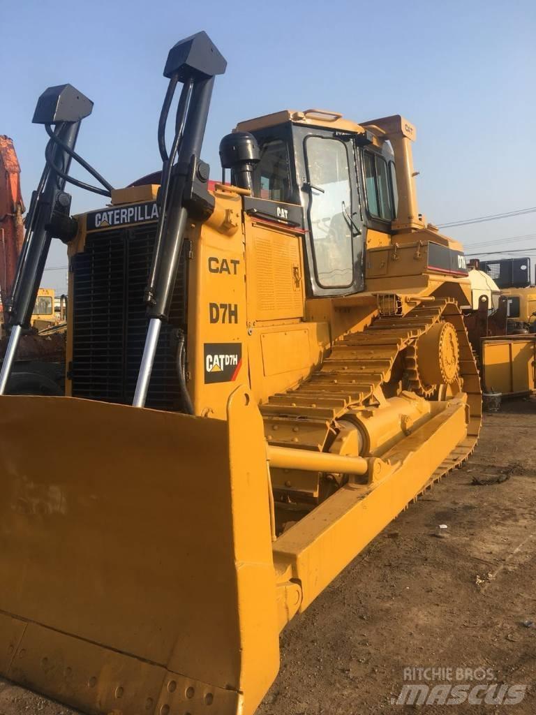 CAT d7h بلدوزرات مجنزرة