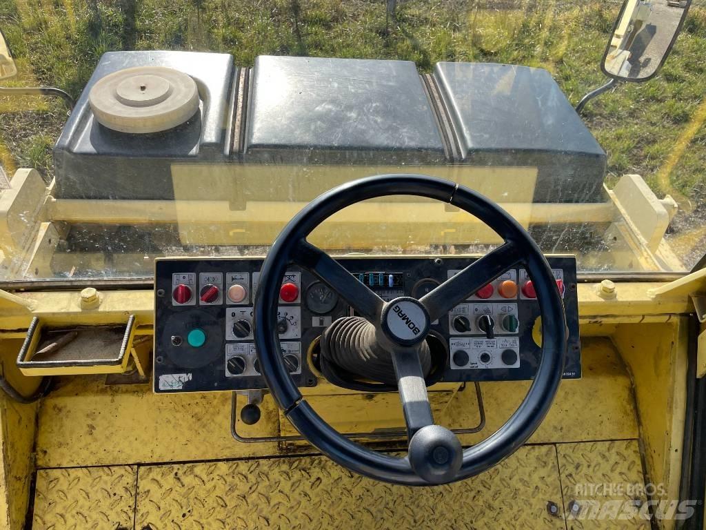 Bomag BW 154 AD-2 مداحل ثنائية الاسطوانة