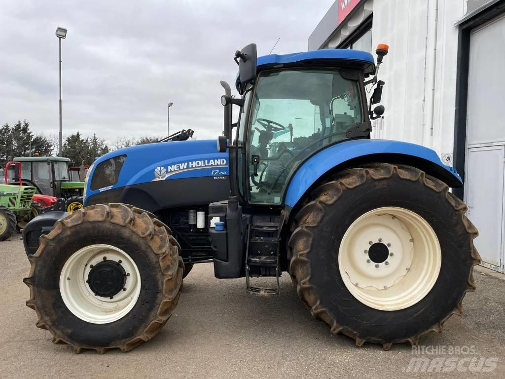 New Holland T 7.210 الجرارات