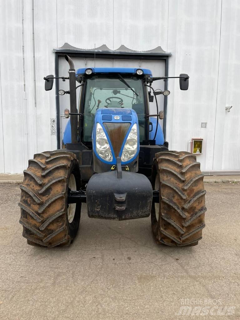 New Holland T 7.210 الجرارات