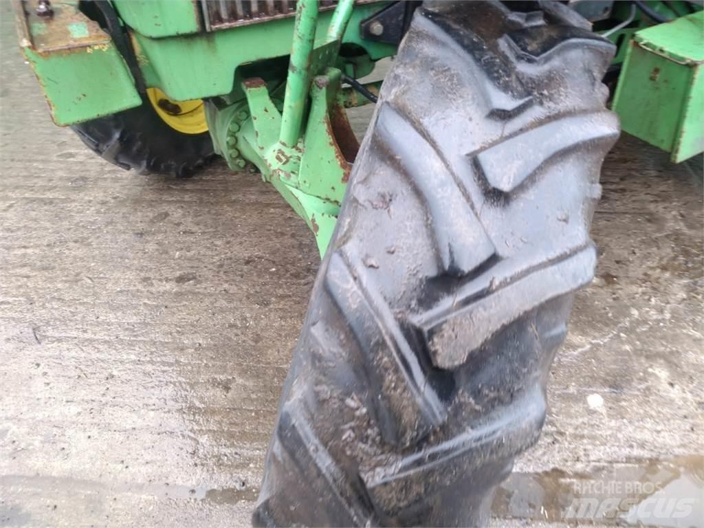John Deere 1850 الجرارات