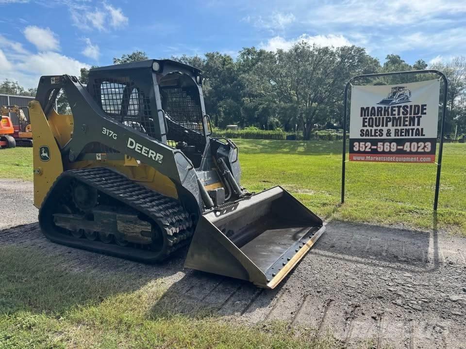 John Deere 317G لوادر انزلاقية التوجيه