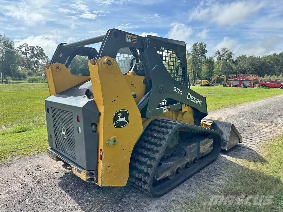 John Deere 317G لوادر انزلاقية التوجيه