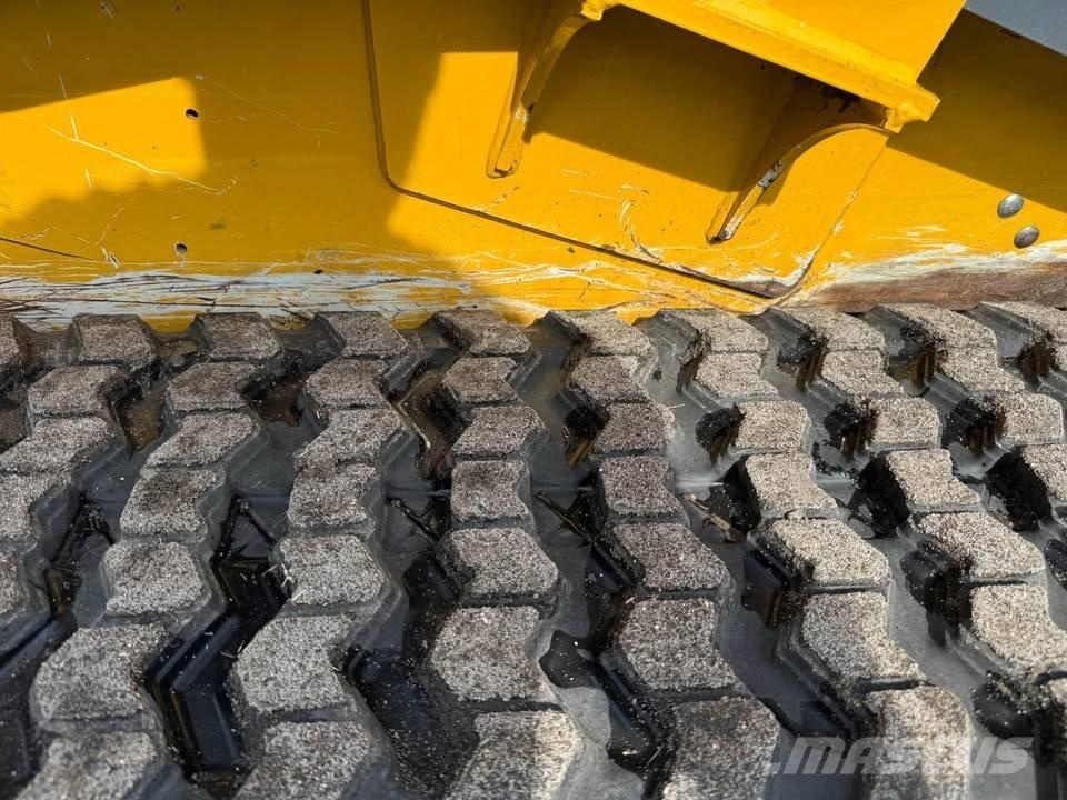 John Deere 317G لوادر انزلاقية التوجيه