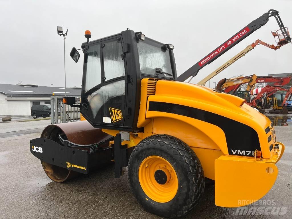 JCB Vibromax VM 75 مداحل أحادية الأسطوانة