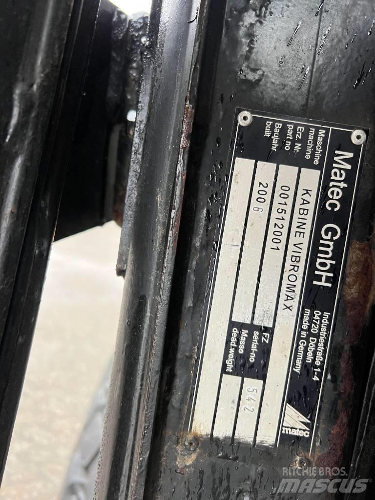 JCB Vibromax VM 75 مداحل أحادية الأسطوانة