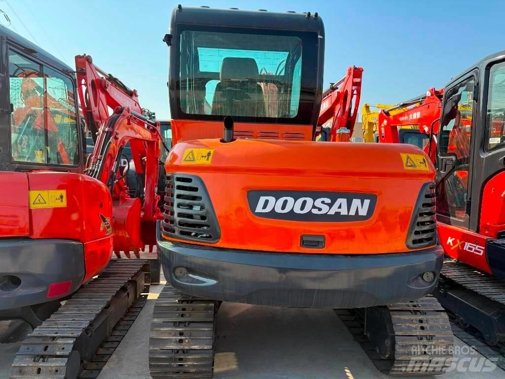 Doosan DX 60 حفارات صغيرة أقل من 7 طن (حفارات صغيرة)
