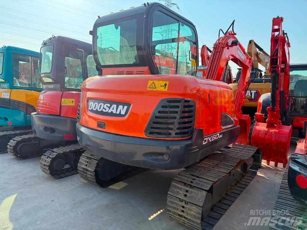 Doosan DX 60 حفارات صغيرة أقل من 7 طن (حفارات صغيرة)