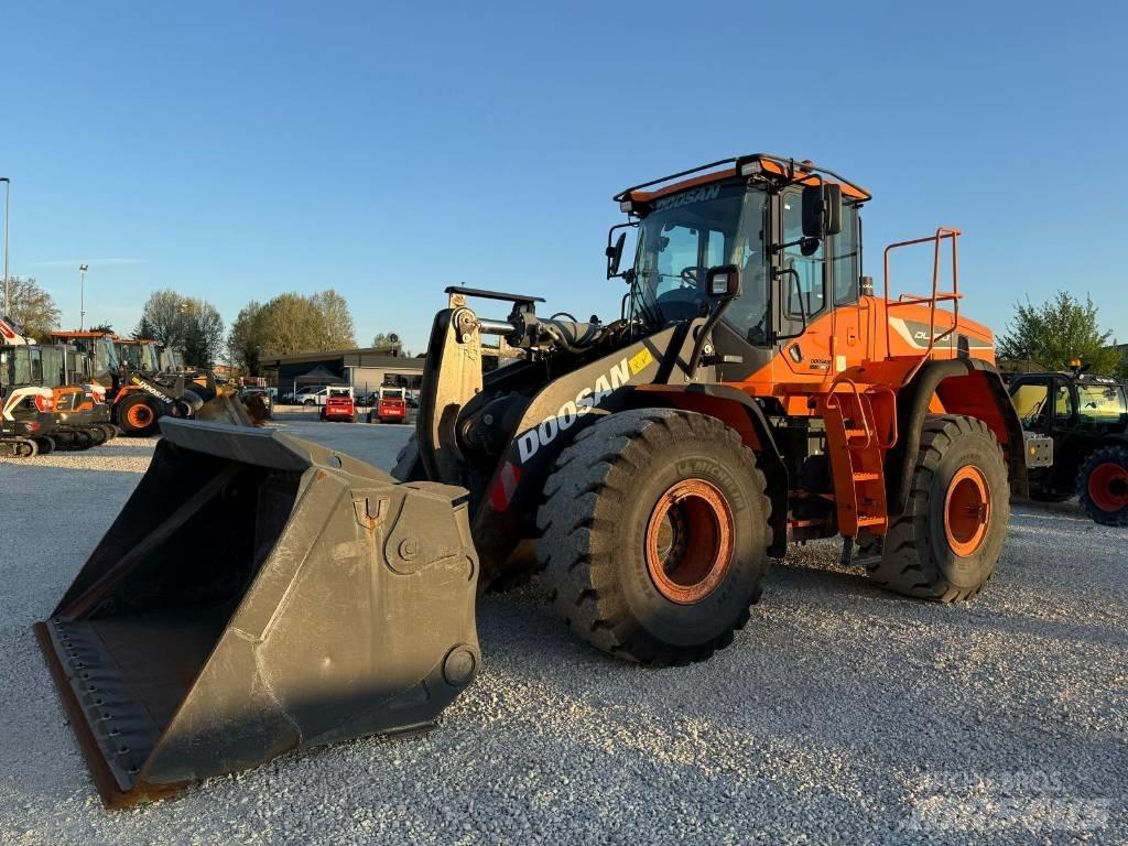 Doosan DL 300-5 لوادر بعجل