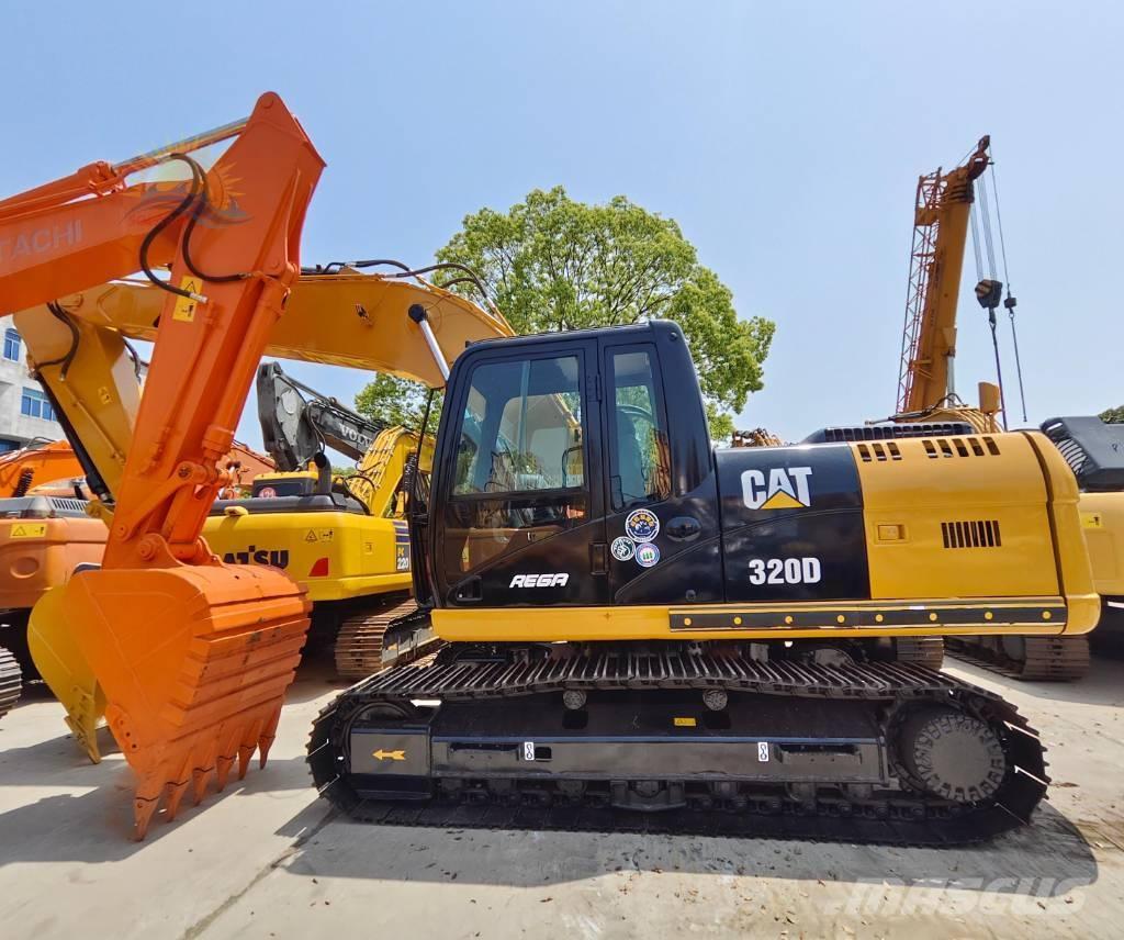 CAT 320 D حفارات زحافة