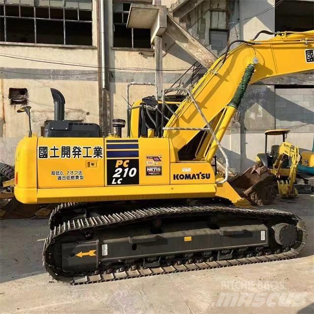 Komatsu PC 210-8 حفارات زحافة
