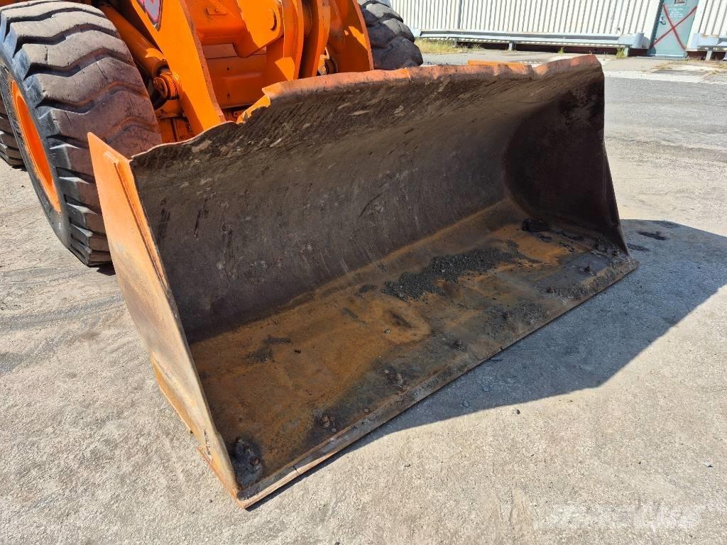 Doosan Mega 200 لوادر بعجل