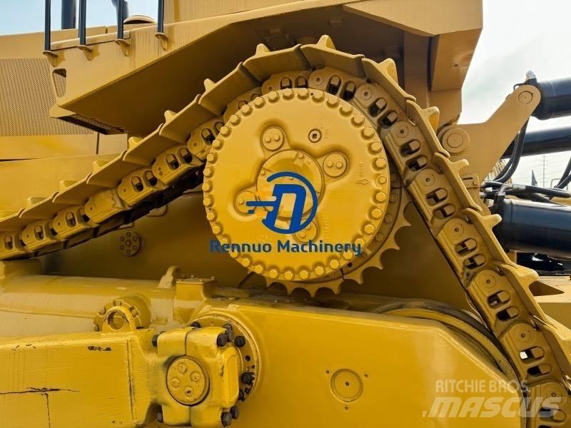CAT D 10 R بلدوزرات مجنزرة