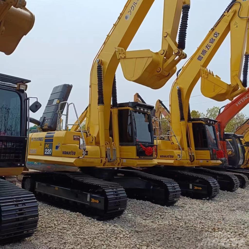 Komatsu PC 220 حفارات زحافة