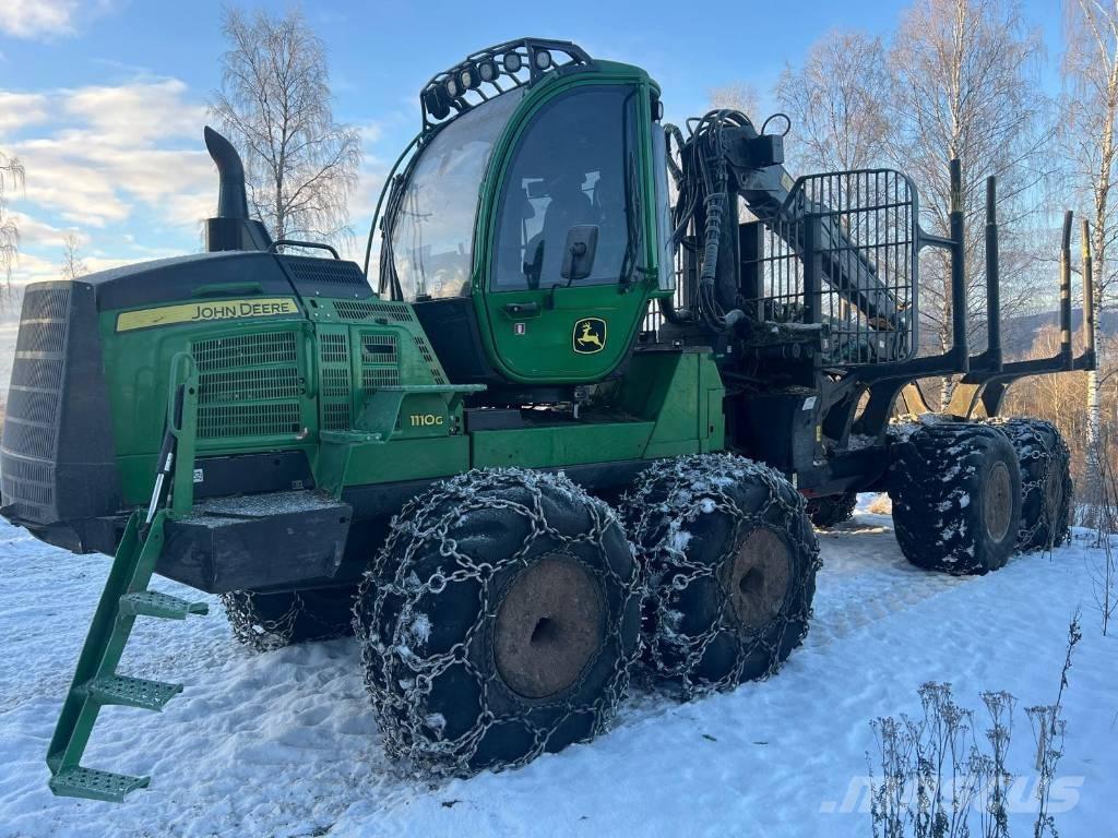 John Deere 1110G قاطعات وناقلات الأشجار