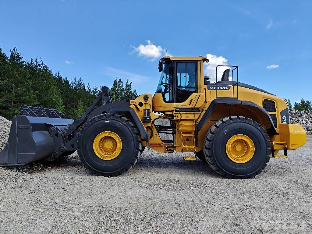 Volvo L220H لوادر بعجل