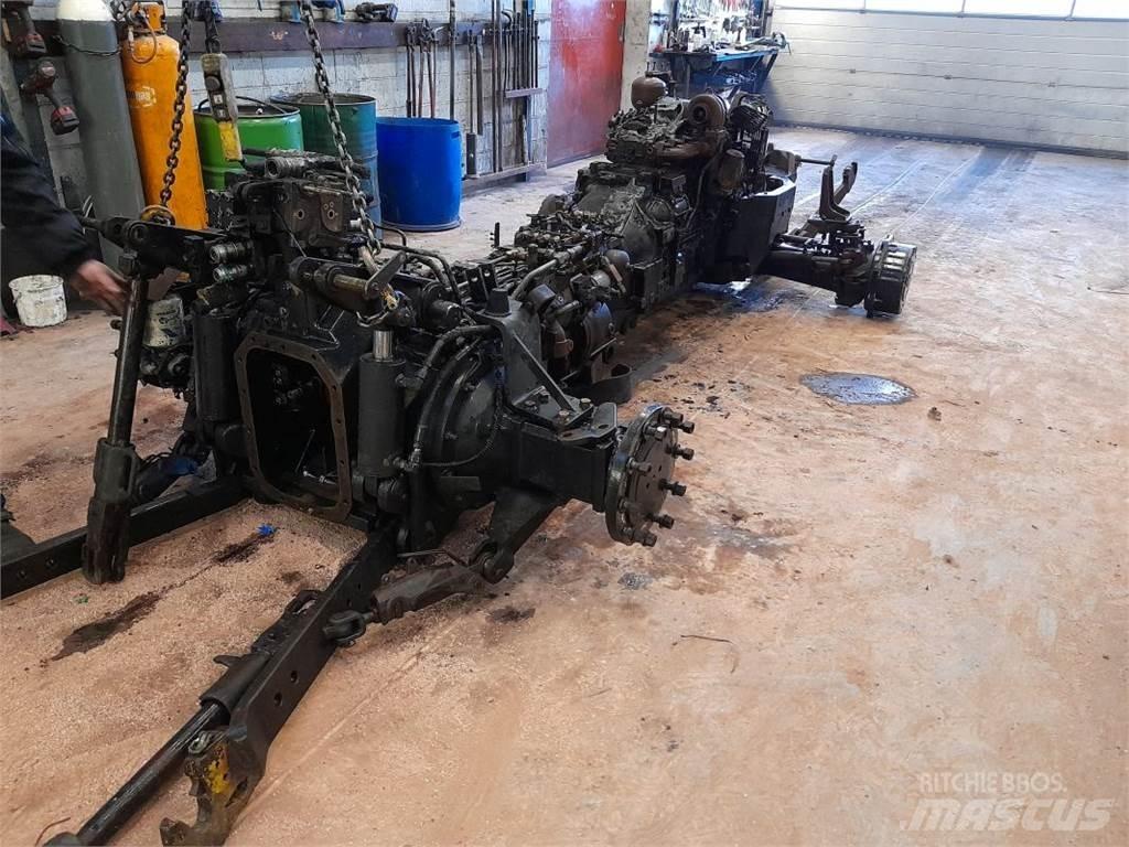 New Holland T7040 الجرارات