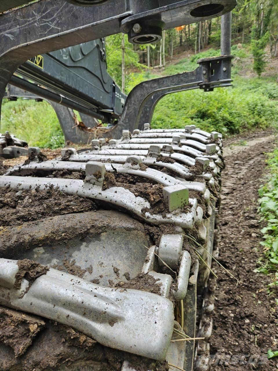 John Deere 1110 G شاحنات