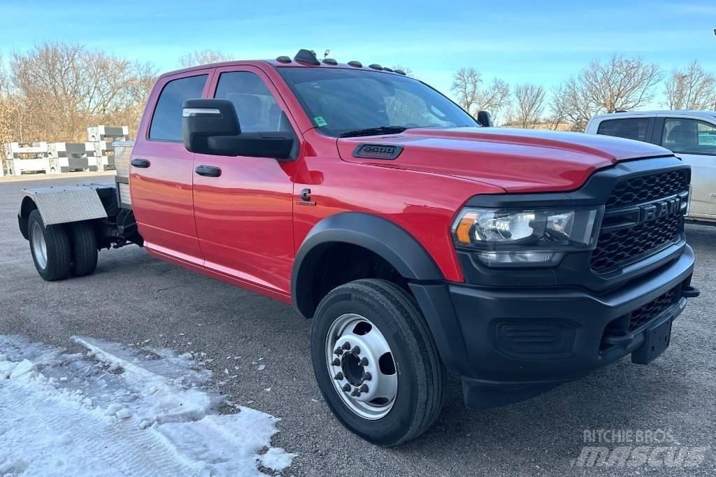 RAM 5500 TRADESMAN شاحنات بمقصورة وهيكل