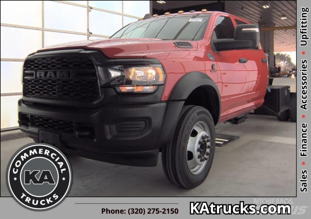 RAM 5500 TRADESMAN شاحنات بمقصورة وهيكل