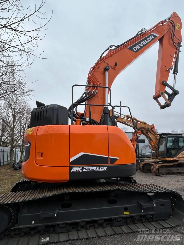 Develon DX 235 LCR-7 حفارات زحافة