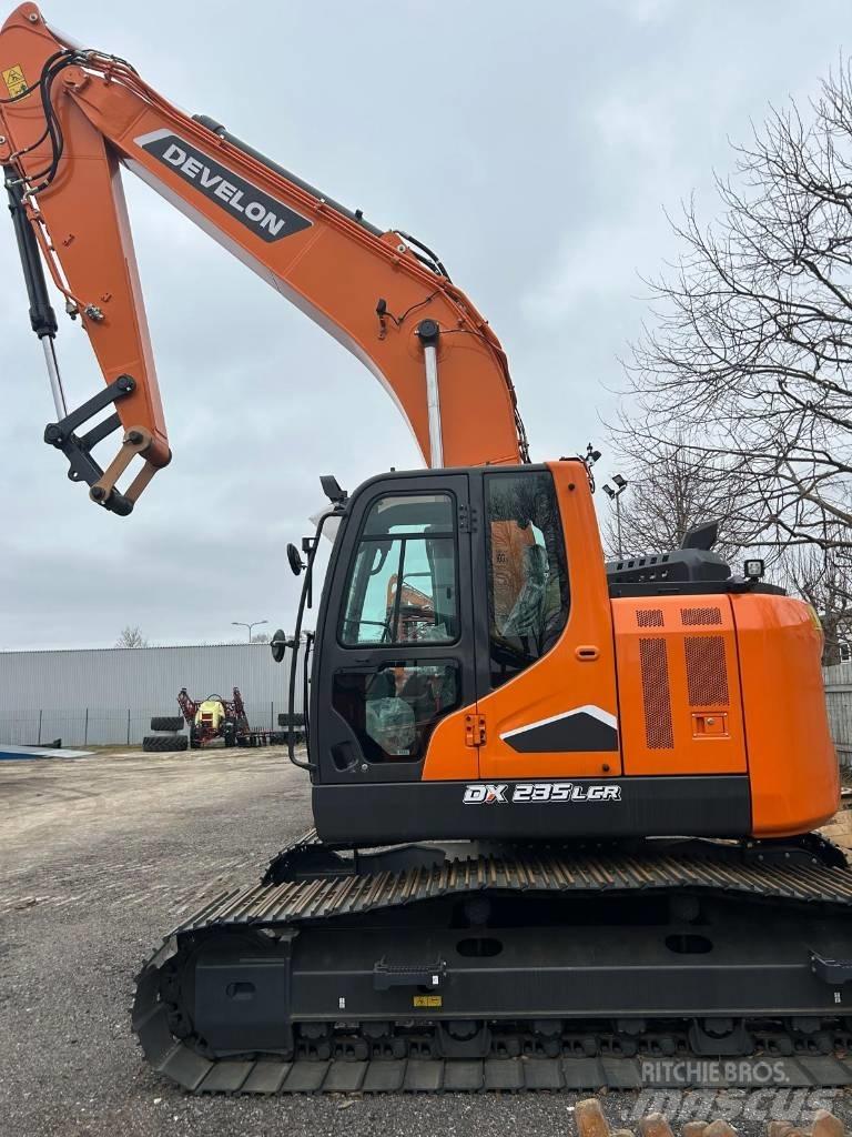 Develon DX 235 LCR-7 حفارات زحافة