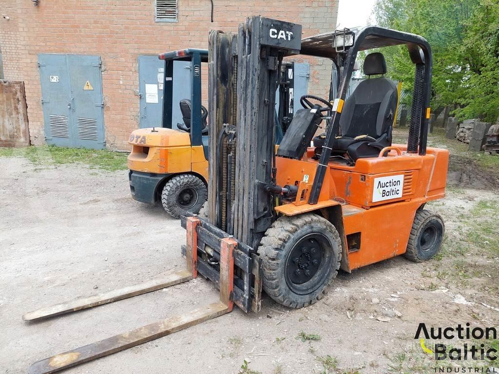CAT V 50 D شاحنات الديزل