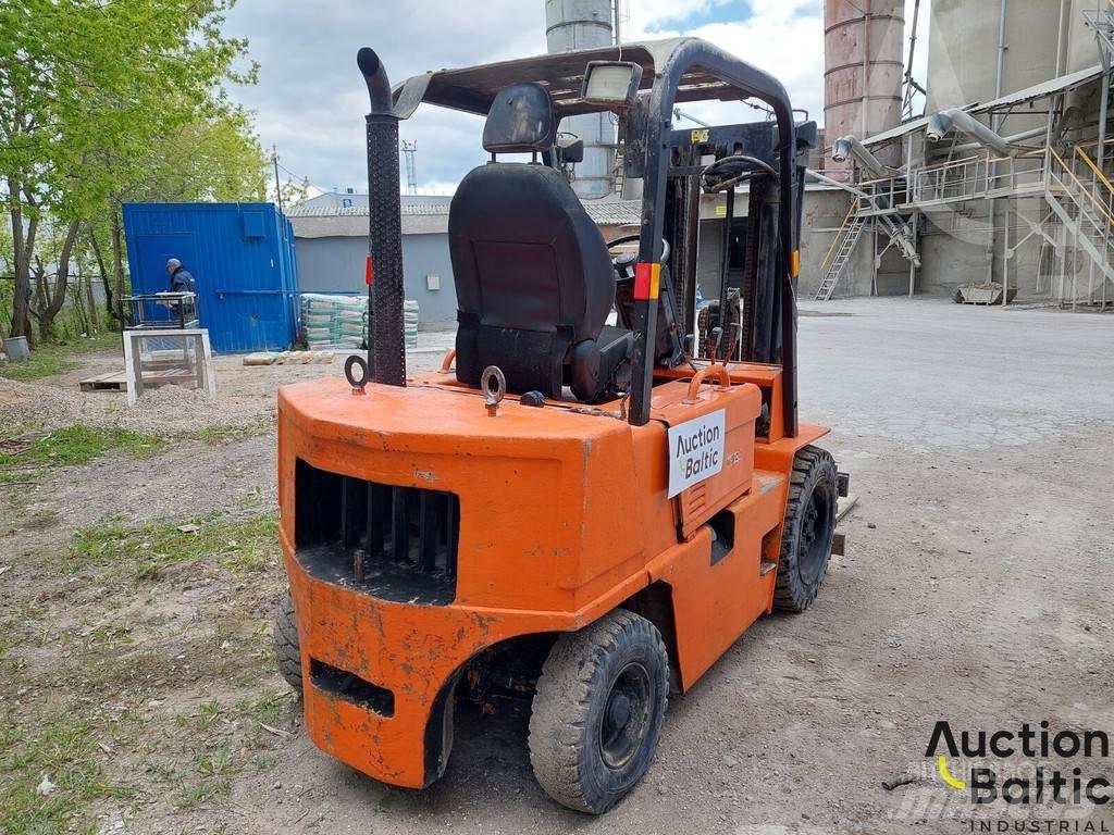 CAT V 50 D شاحنات الديزل