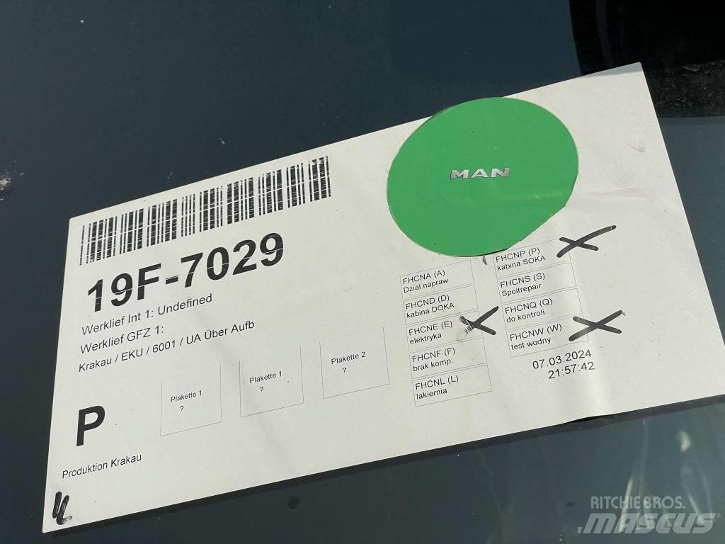 MAN TGS 26.360 شاحنات بمقصورة وهيكل