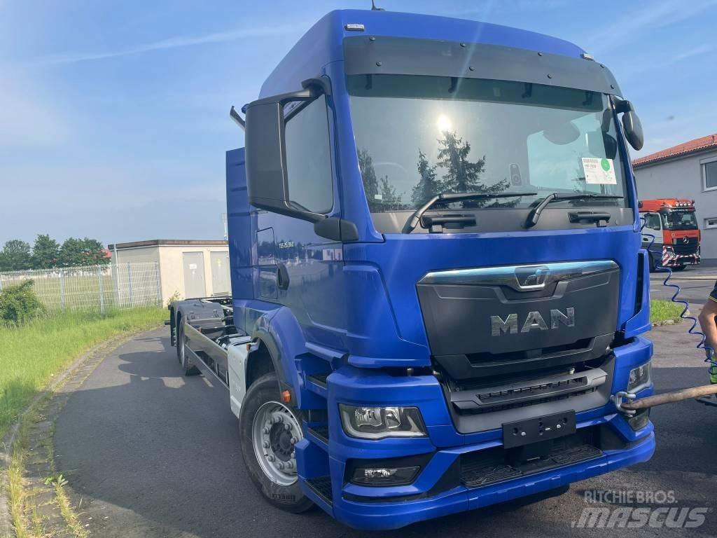 MAN TGS 26.360 شاحنات بمقصورة وهيكل