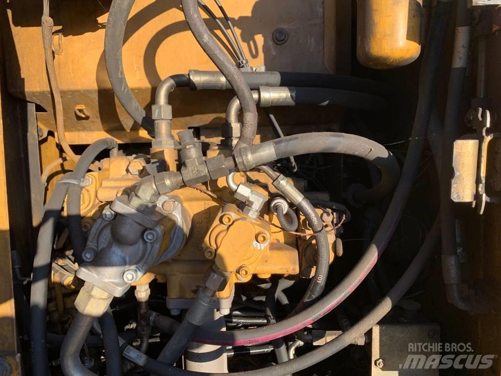 CAT 312 C L حفارات زحافة