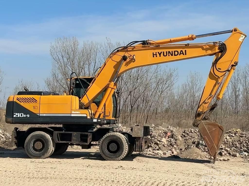 Hyundai R210W-9 حفارات بعجل