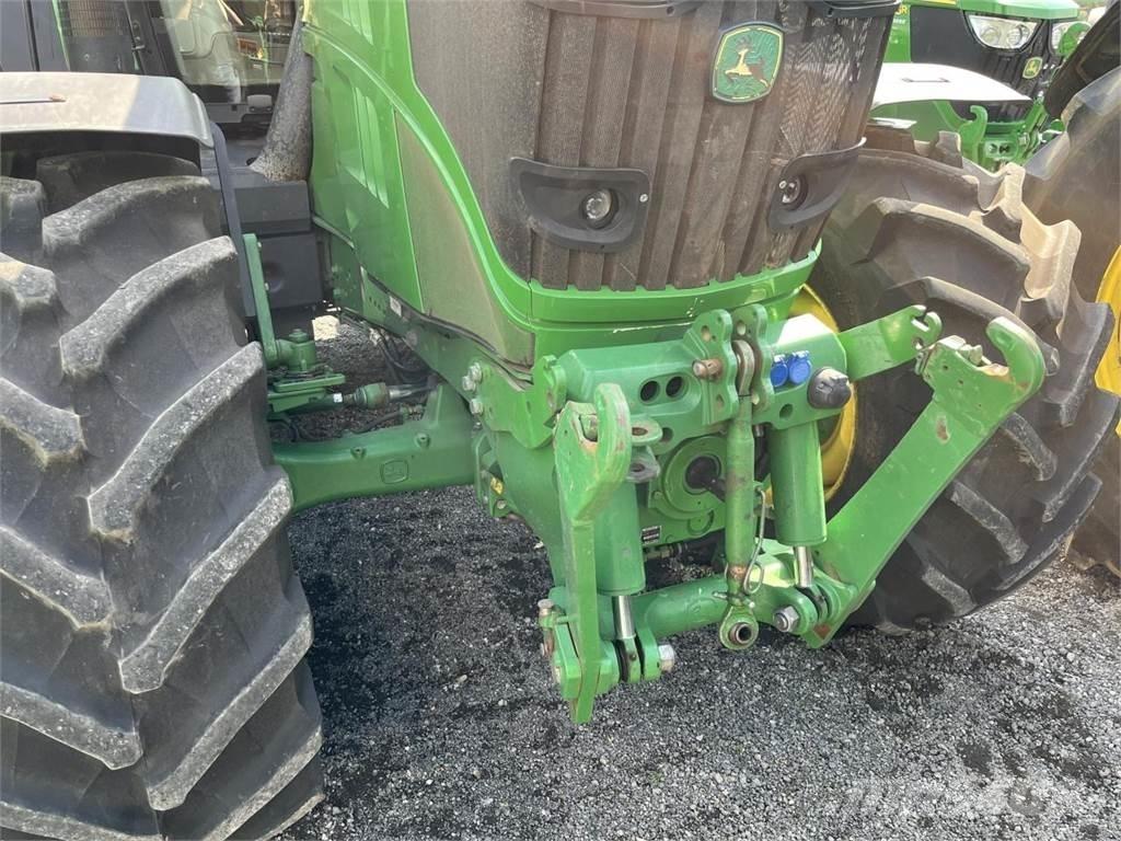John Deere 6210R الجرارات