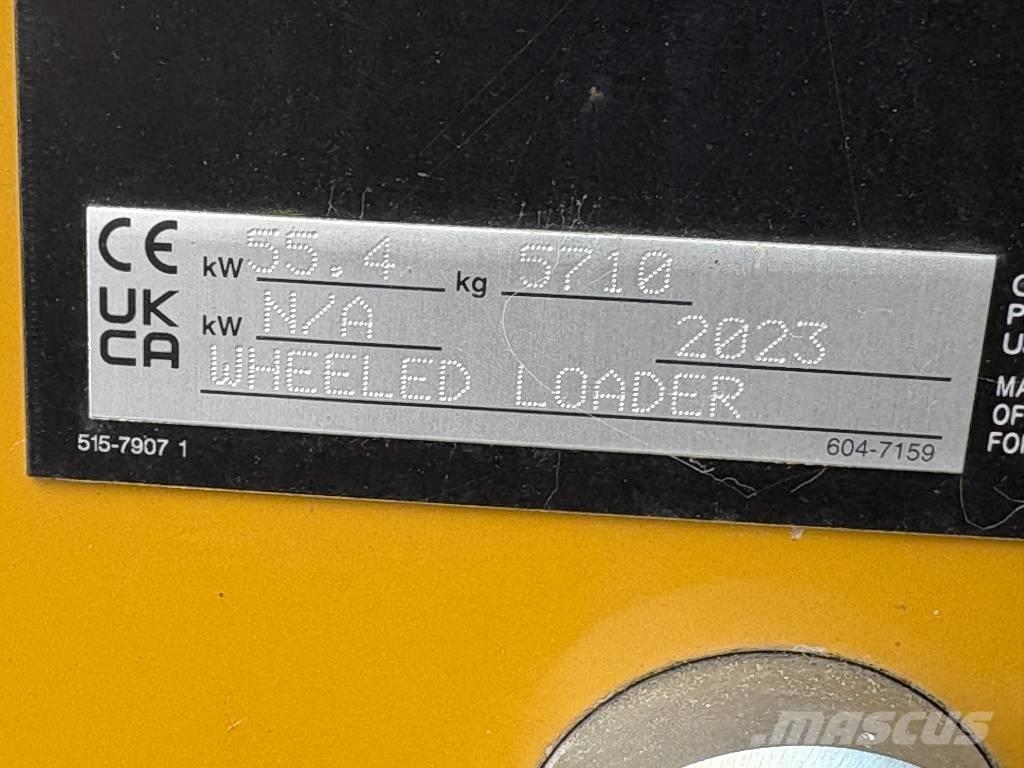 CAT 906 لوادر بعجل