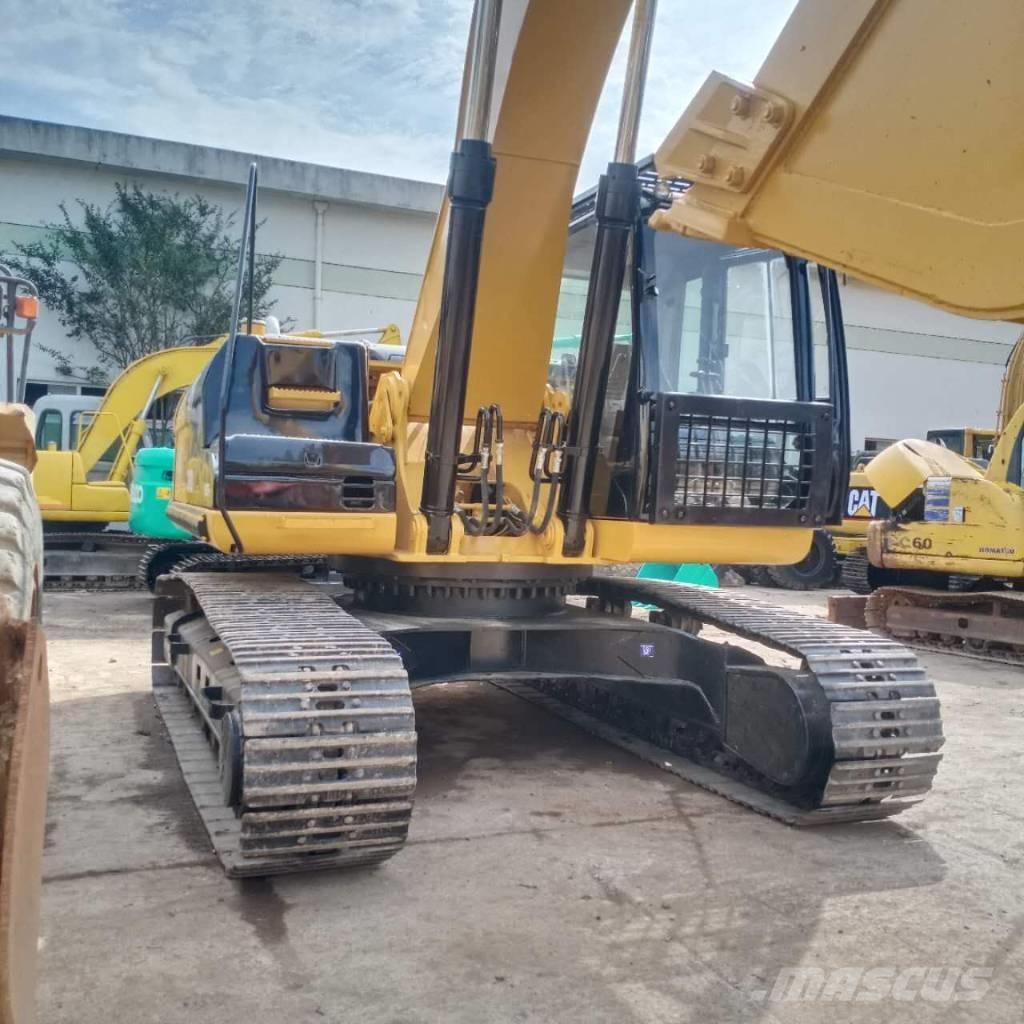 CAT 330 D حفارات زحافة