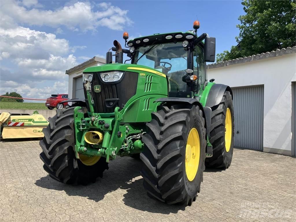 John Deere 6215R الجرارات