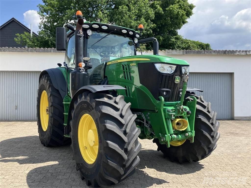 John Deere 6215R الجرارات