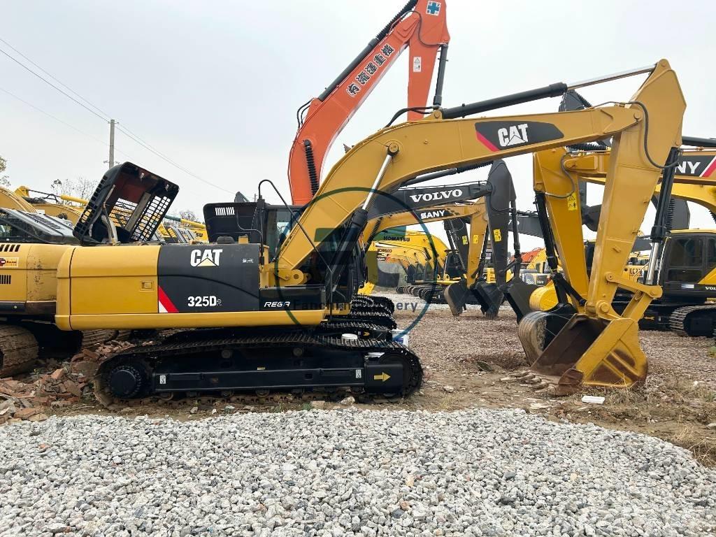 CAT 325 D2 حفارات زحافة