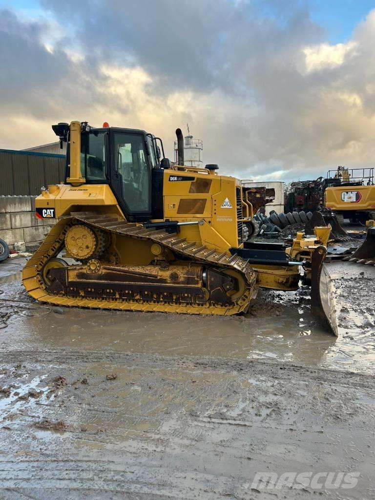 CAT D 6 N LGP بلدوزرات مجنزرة