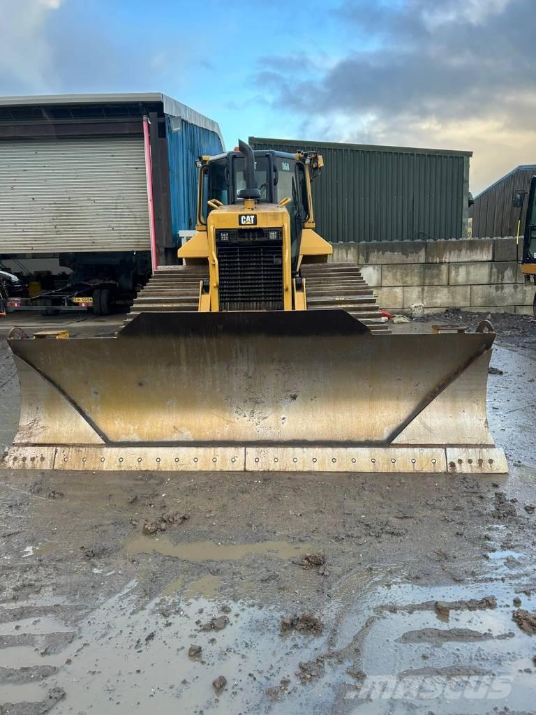 CAT D 6 N LGP بلدوزرات مجنزرة