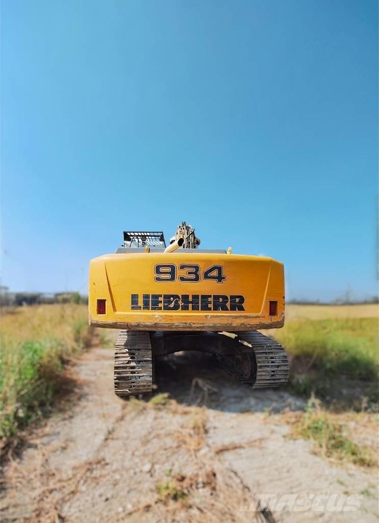 Liebherr R934C HDC حفارات زحافة