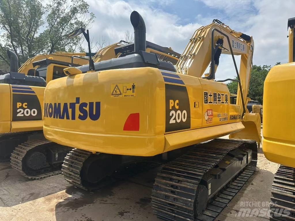 Komatsu PC 200 حفارات زحافة