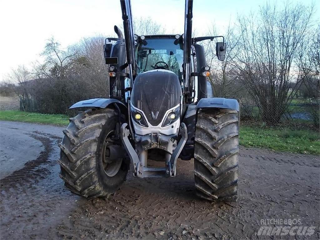 Valtra t 234 a الجرارات