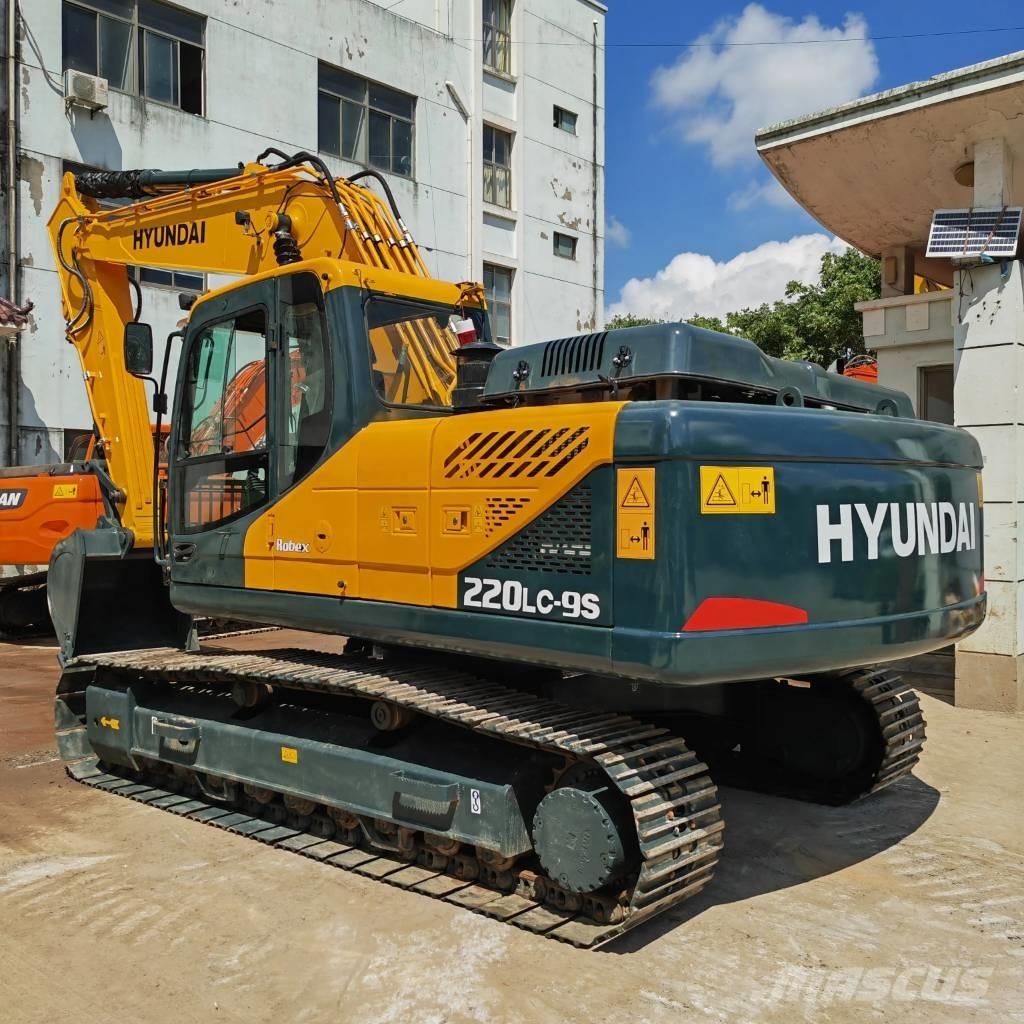 Hyundai R220LC-9S حفارات زحافة